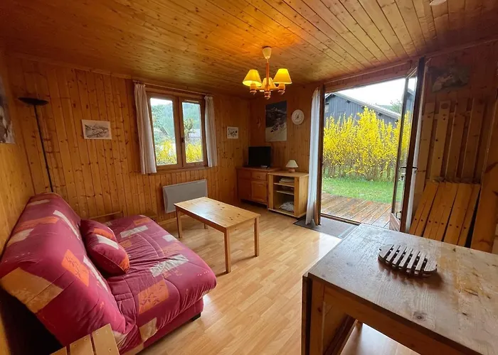 En Bois Avec Terrasse Et Jardin A - Fr-1-165a-151 Barcelonnette